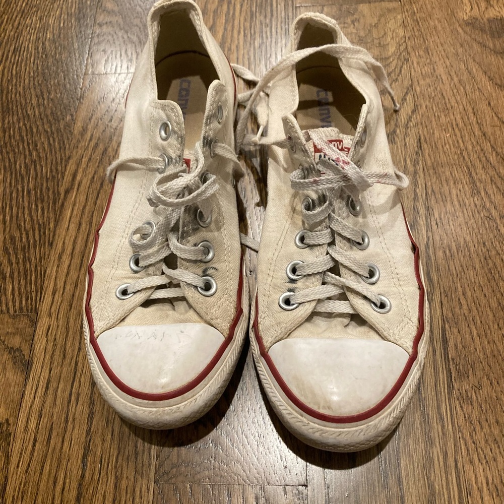 White low top converse women’s 8